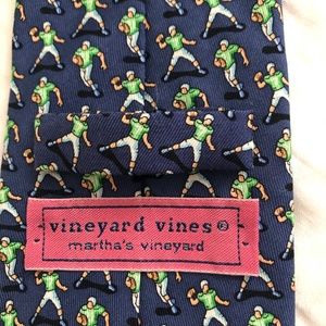 Vineyard Vines Navy football player neck tie NEW